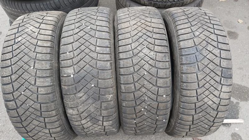 Гуми Зимни 215/65R16, снимка 1 - Гуми и джанти - 27409762