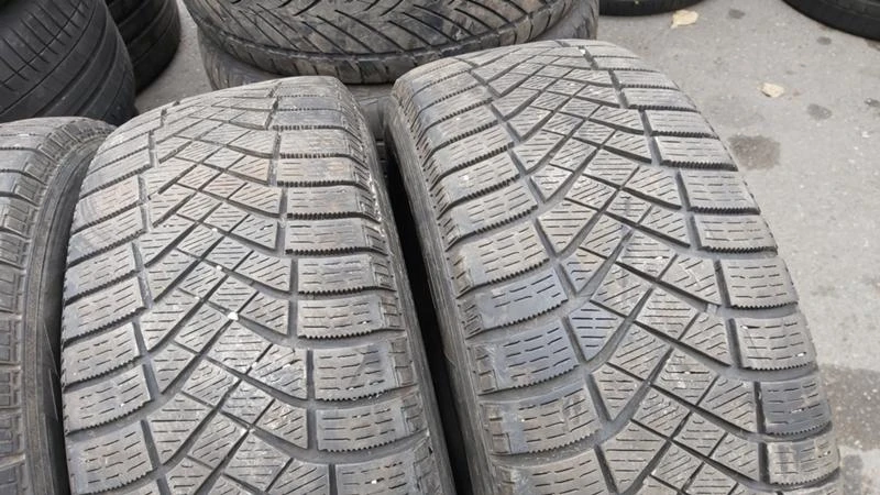 Гуми Зимни 215/65R16, снимка 4 - Гуми и джанти - 27409762