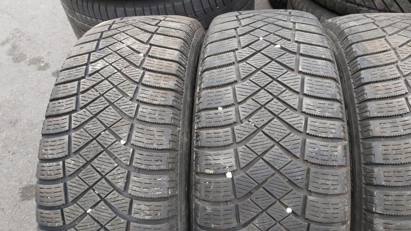 Гуми Зимни 215/65R16, снимка 3 - Гуми и джанти - 27409762