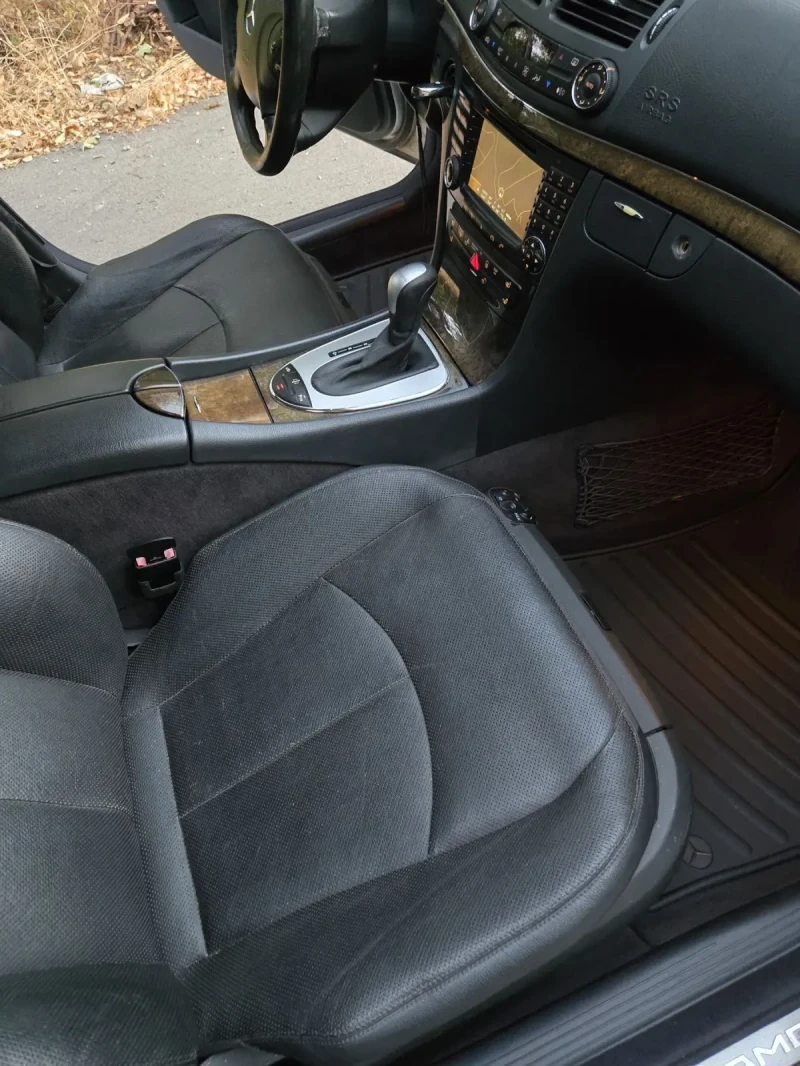 Mercedes-Benz E 500 AMG-pack, LPG, снимка 14 - Автомобили и джипове - 52349732
