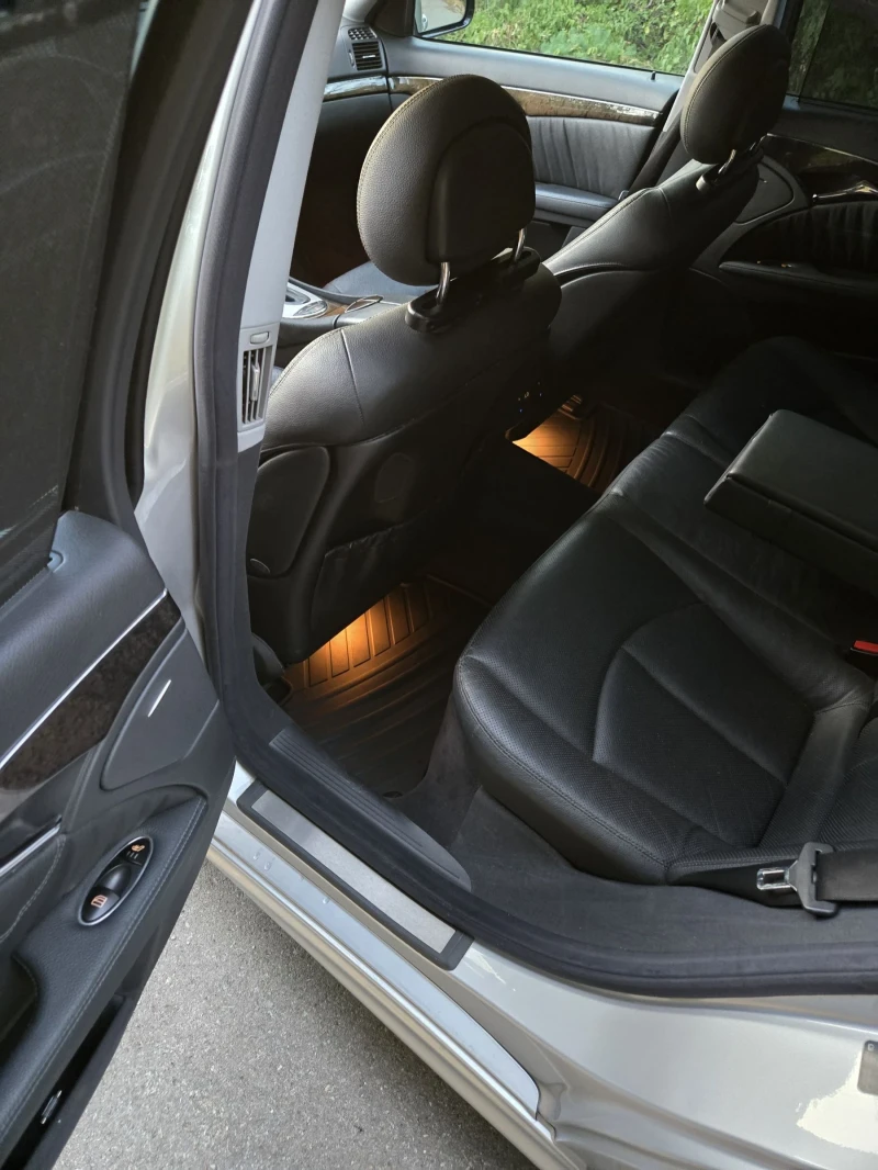 Mercedes-Benz E 500 AMG-pack, LPG, снимка 11 - Автомобили и джипове - 52349732