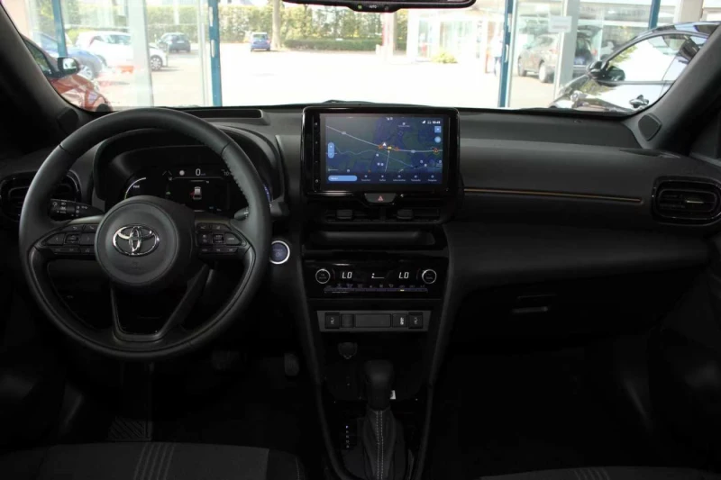 Toyota Yaris Cross ADVENTURE/116HP/HUD/CAM/NAVI/LED/KLESS/DIGI/237g, снимка 8 - Автомобили и джипове - 51534170