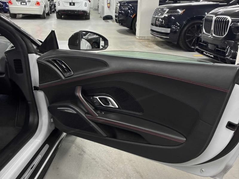 Audi R8 CARFAX* АВТОФИНАНСИРАНЕ БЕЗ ПЪРВОНАЧАЛНА ВНОСКА, снимка 11 - Автомобили и джипове - 52962555