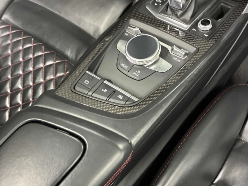 Audi R8 CARFAX* АВТОФИНАНСИРАНЕ БЕЗ ПЪРВОНАЧАЛНА ВНОСКА, снимка 12 - Автомобили и джипове - 52962555