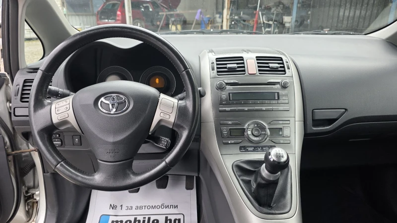 Toyota Auris 1.6i vvt, снимка 10 - Автомобили и джипове - 53013709