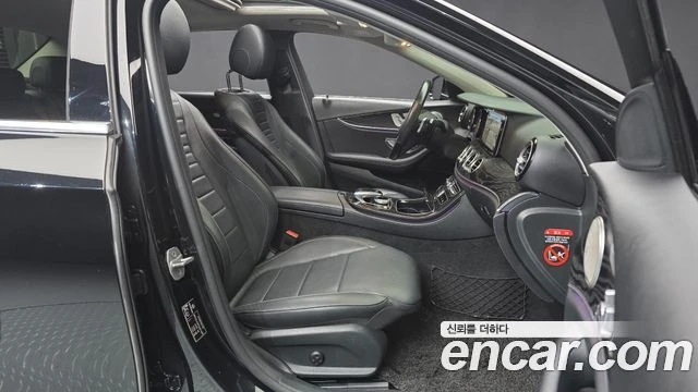 Mercedes-Benz E 200 | TOP SERVICE , снимка 11 - Автомобили и джипове - 55949587