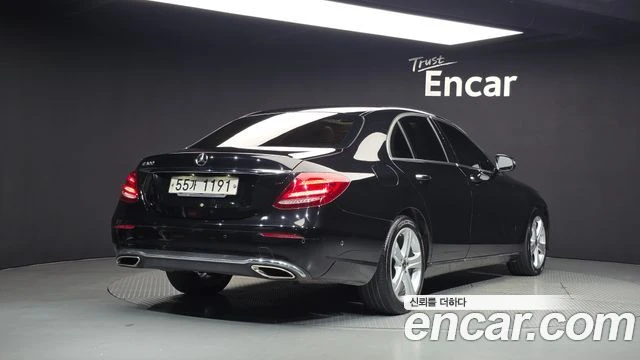 Mercedes-Benz E 200 | TOP SERVICE , снимка 2 - Автомобили и джипове - 55949587