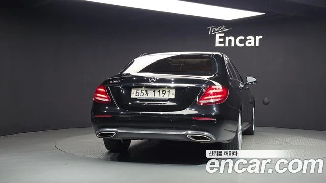 Mercedes-Benz E 200 | TOP SERVICE , снимка 4 - Автомобили и джипове - 55949587