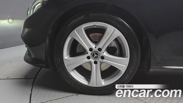 Mercedes-Benz E 200 | TOP SERVICE , снимка 5 - Автомобили и джипове - 55949587