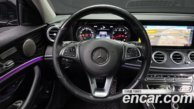 Mercedes-Benz E 200 | TOP SERVICE , снимка 13 - Автомобили и джипове - 55949587