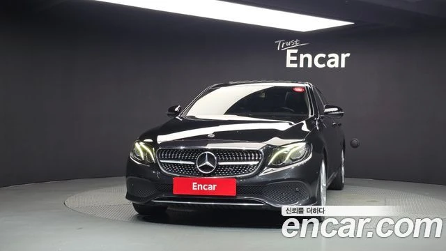 Mercedes-Benz E 200 | TOP SERVICE , снимка 3 - Автомобили и джипове - 55949587