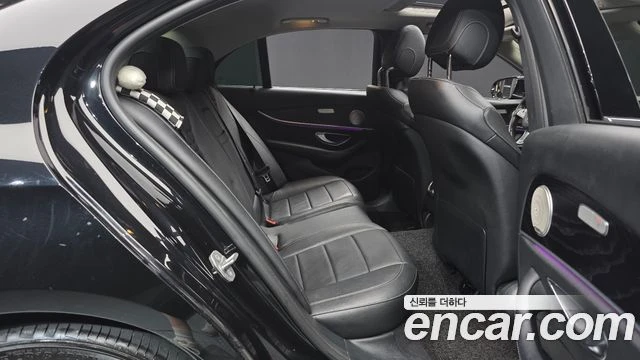 Mercedes-Benz E 200 | TOP SERVICE , снимка 12 - Автомобили и джипове - 55949587