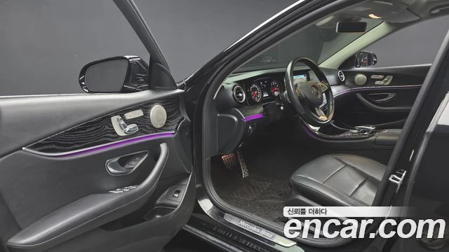 Mercedes-Benz E 200 | TOP SERVICE , снимка 10 - Автомобили и джипове - 55949587