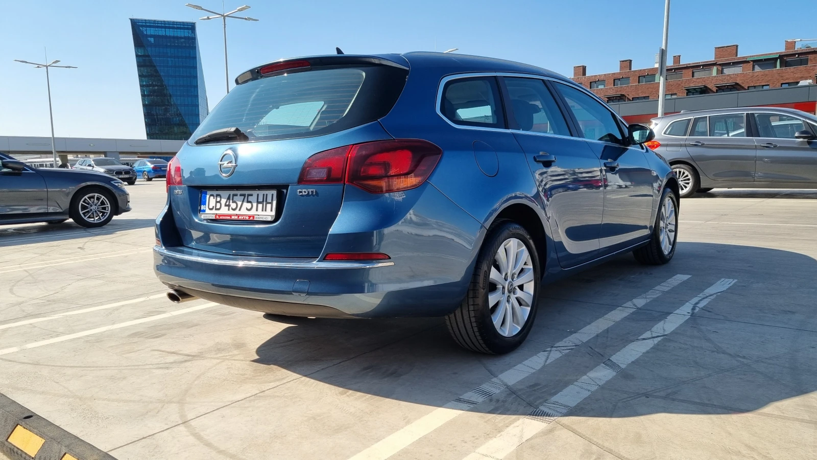 Opel Astra SPORTS TOURER - изображение 7