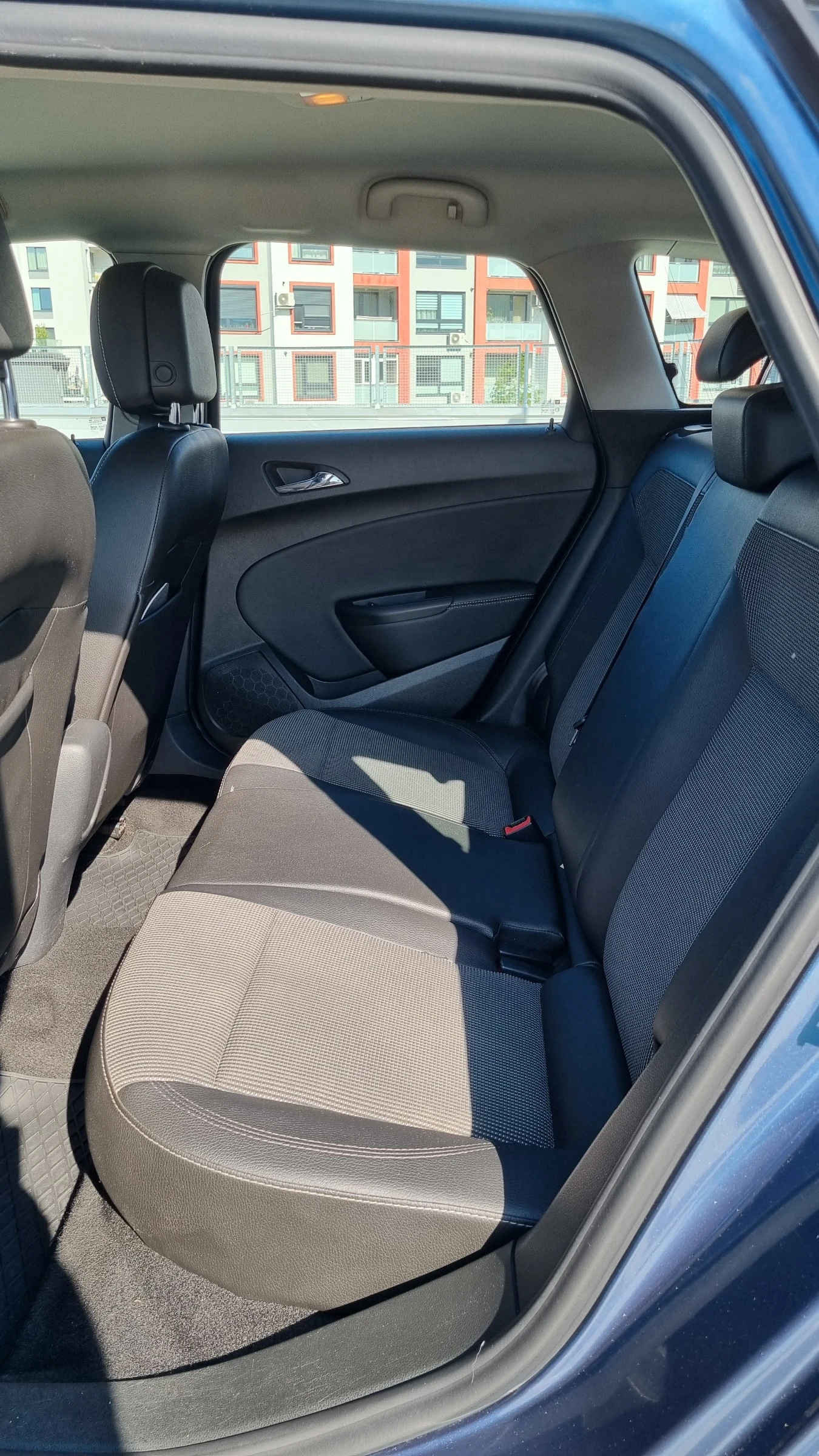Opel Astra SPORTS TOURER - изображение 9