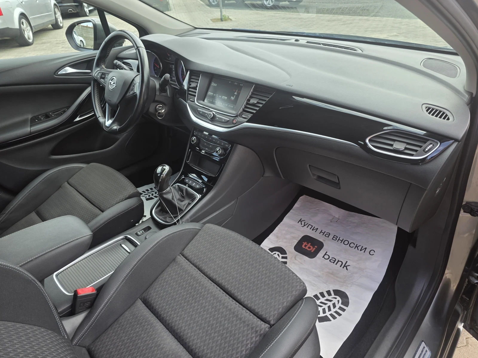 Opel Astra 1.6 CDTI, снимка 9 - Автомобили и джипове - 50801171