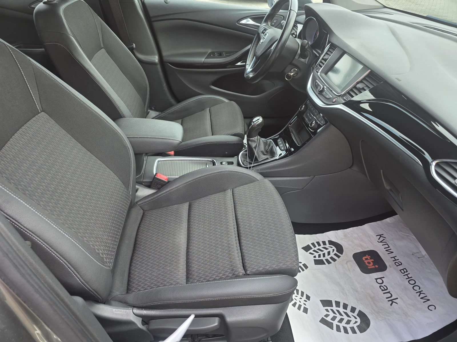 Opel Astra 1.6 CDTI, снимка 11 - Автомобили и джипове - 50801171