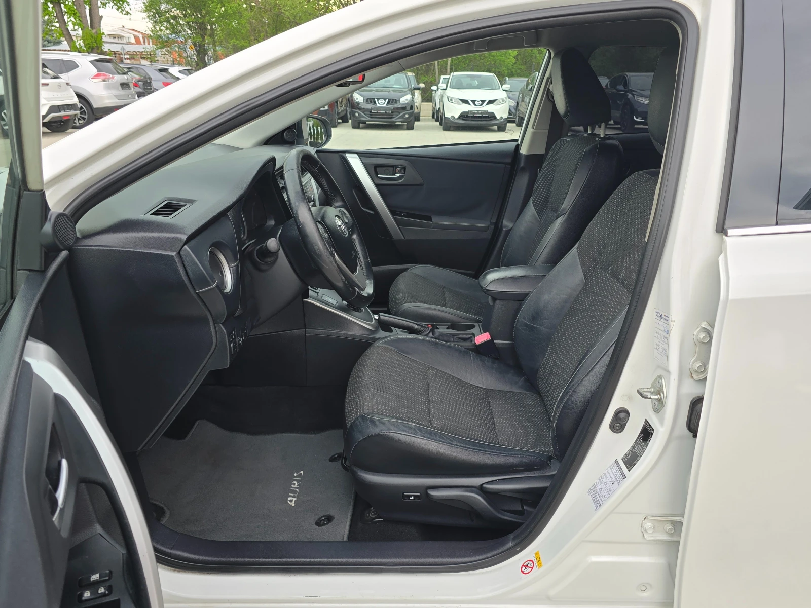 Toyota Auris 1.8 HYBRID, 136�.�., �������, ����! | Mobile.bg � ����������� 9