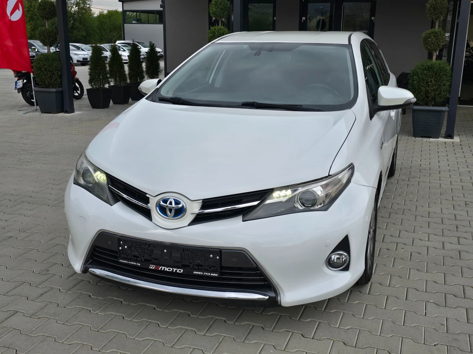 Toyota Auris 1.8 HYBRID, 136�.�., �������, ����! | Mobile.bg � ����������� 7