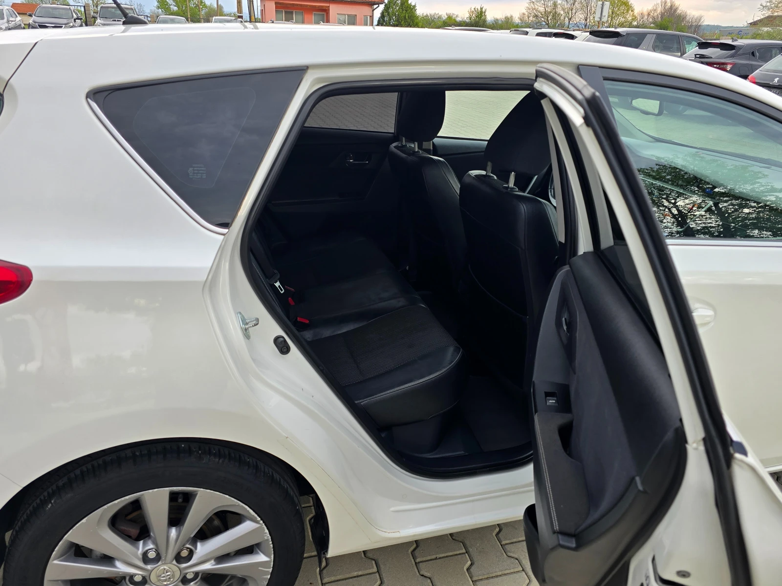 Toyota Auris 1.8 HYBRID, 136�.�., �������, ����! | Mobile.bg � ����������� 11