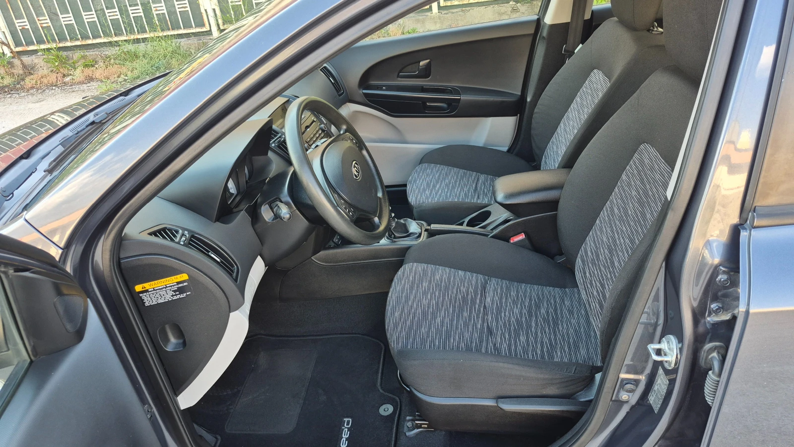 Kia Ceed 1.6i Германия ОТЛИЧНА, снимка 9 - Автомобили и джипове - 55069405