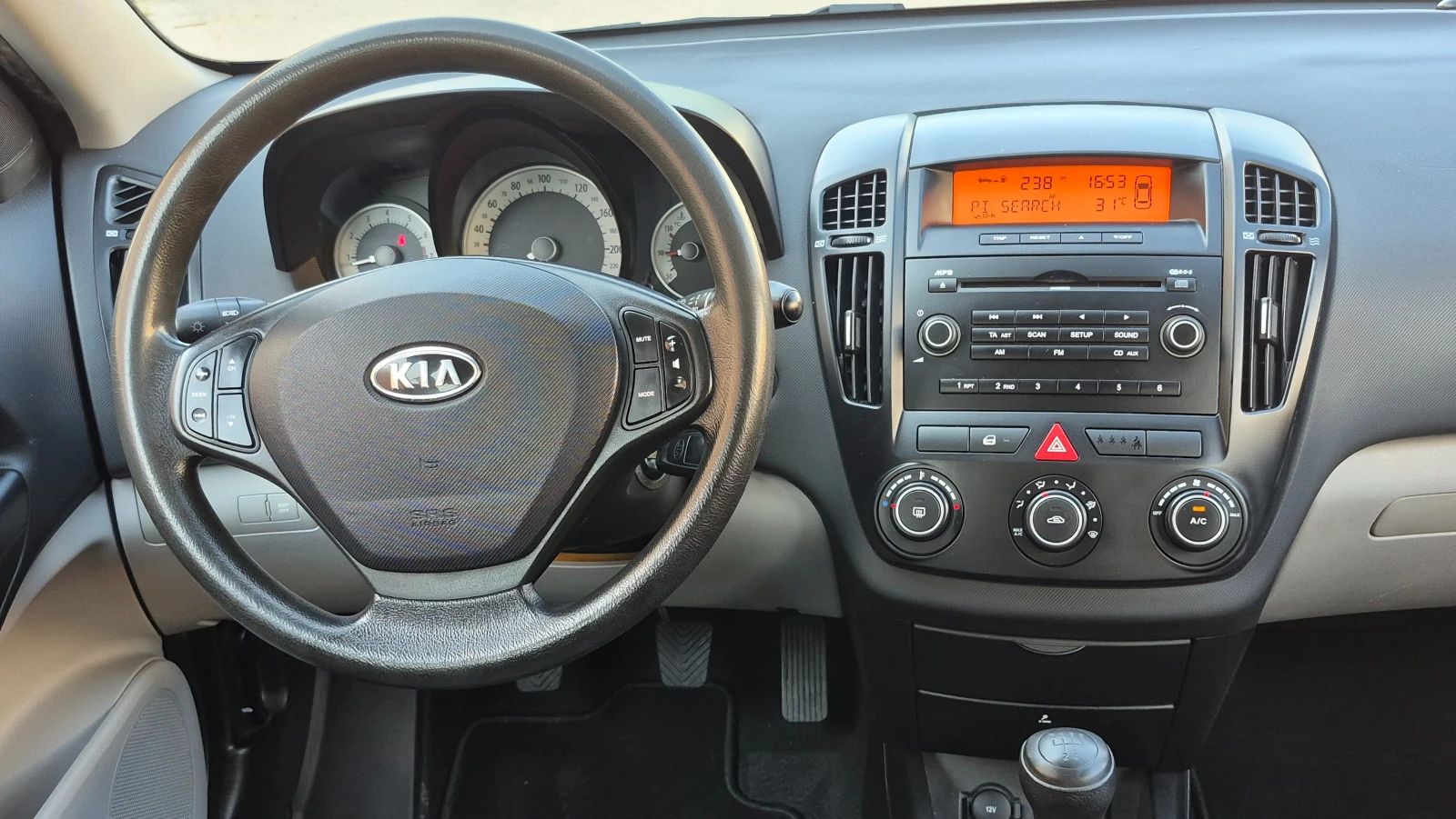 Kia Ceed 1.6i Германия ОТЛИЧНА, снимка 13 - Автомобили и джипове - 55069405