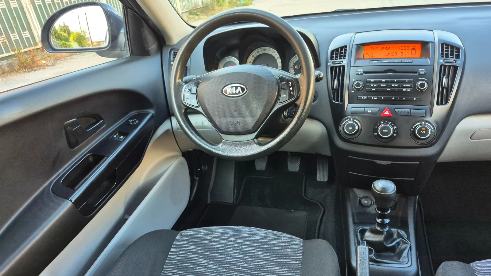 Kia Ceed 1.6i Германия ОТЛИЧНА, снимка 15 - Автомобили и джипове - 55069405