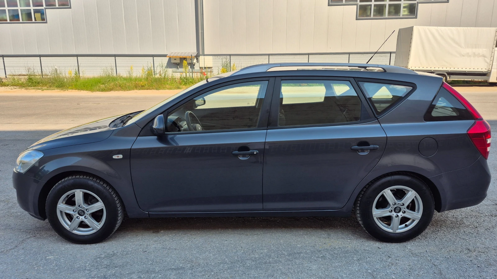 Kia Ceed 1.6i Германия ОТЛИЧНА, снимка 4 - Автомобили и джипове - 55069405