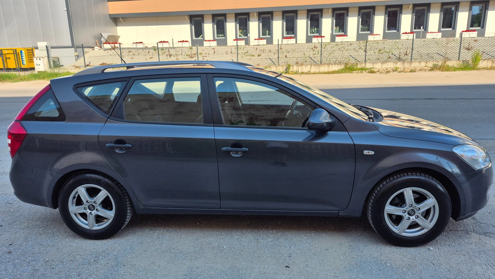Kia Ceed 1.6i Германия ОТЛИЧНА, снимка 5 - Автомобили и джипове - 55069405