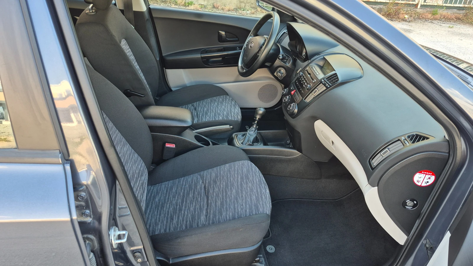 Kia Ceed 1.6i Германия ОТЛИЧНА, снимка 10 - Автомобили и джипове - 55069405