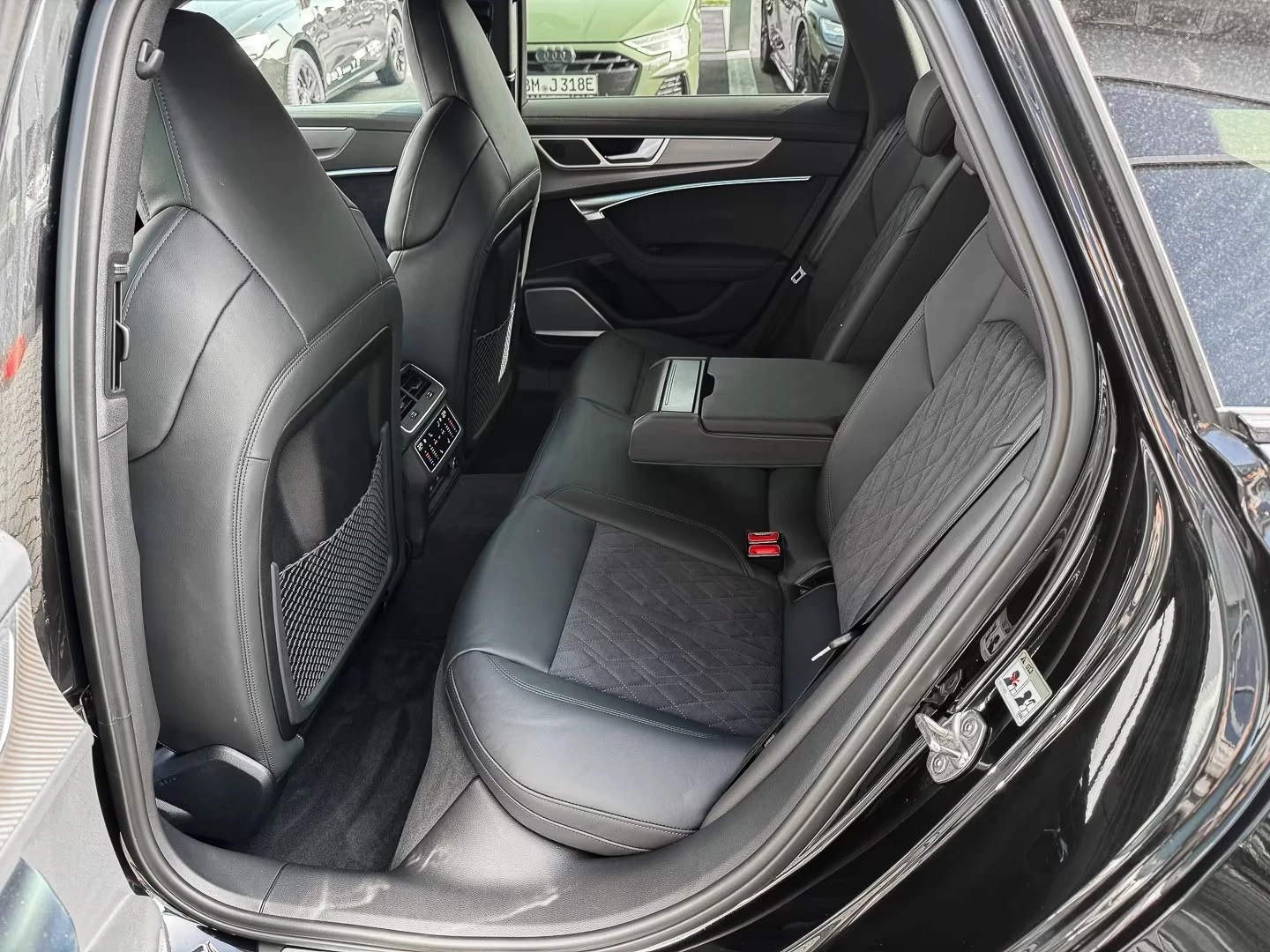 Audi Rs6 DYNAMIC / MATRIX / B&O / VIRTUAL COCKPIT PLUS, снимка 16 - Автомобили и джипове - 55123313