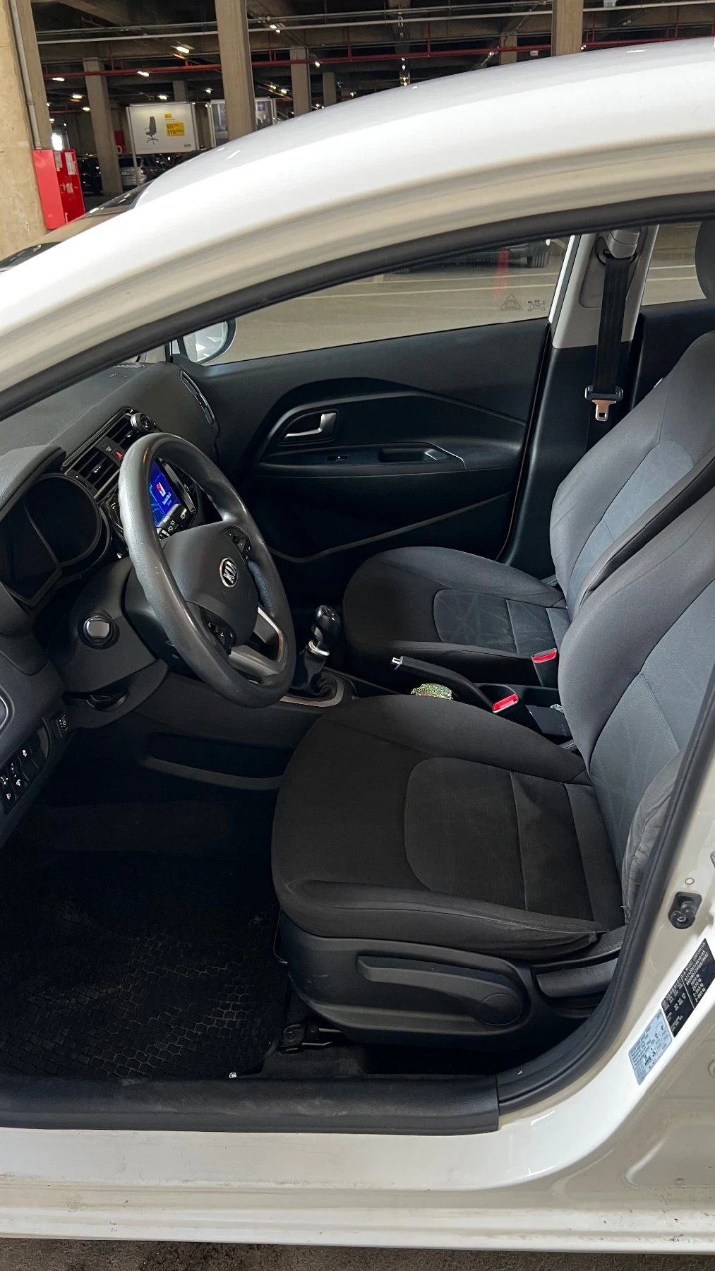 Kia Rio 1.4 Газ-бензин 6 скорости, снимка 13 - Автомобили и джипове - 55163316