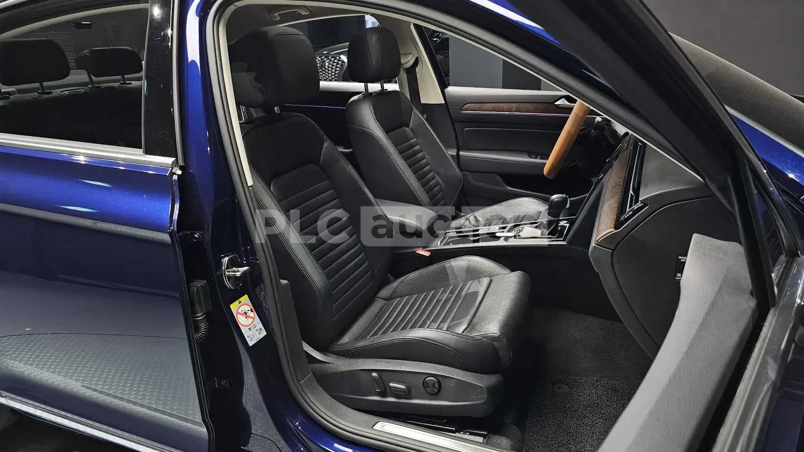 VW Passat 2.0TDI PRESTIGE! PANO/HEAD-UP/CAM, снимка 16 - Автомобили и джипове - 55225305