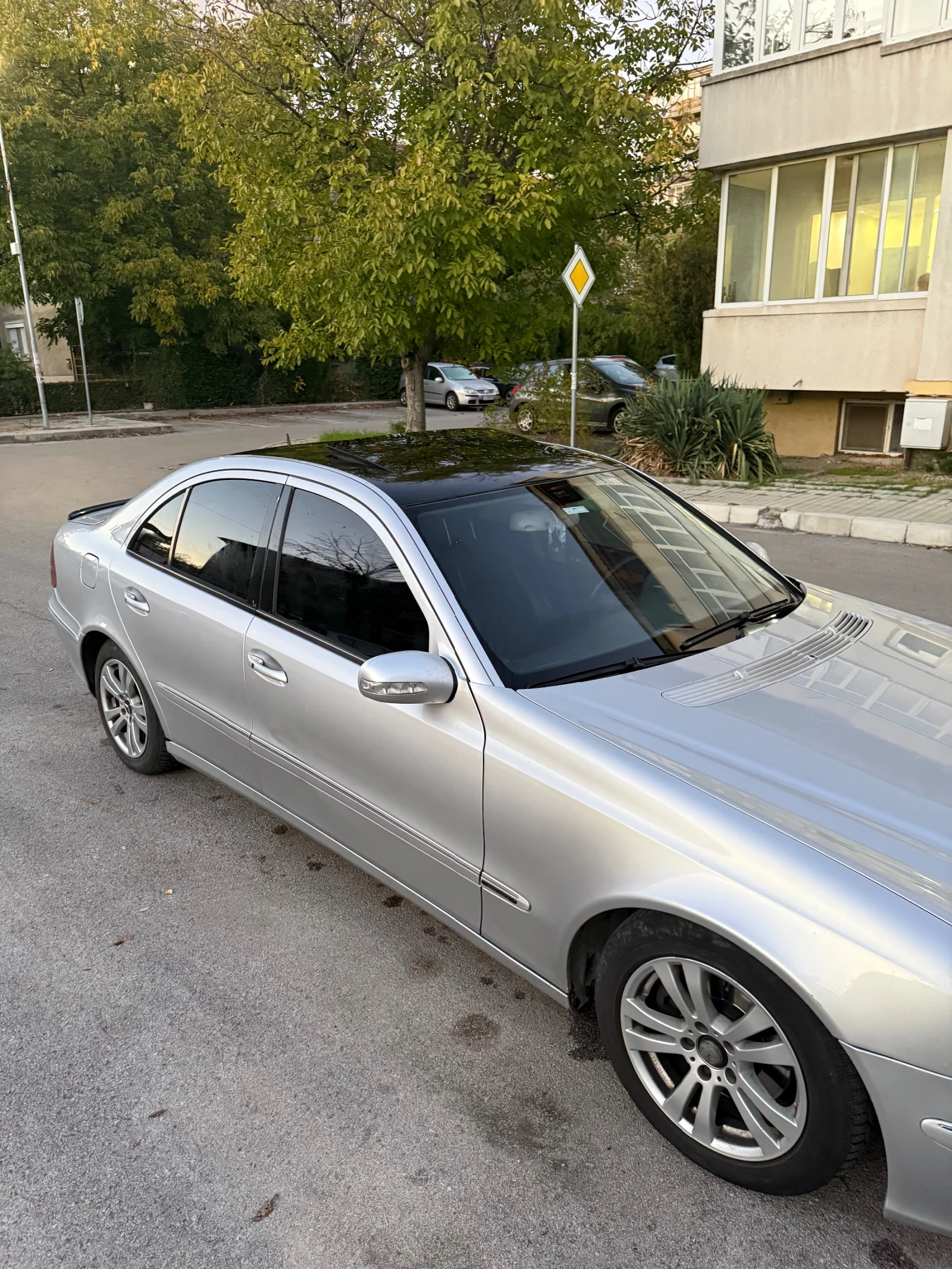 Mercedes-Benz E 270, снимка 7 - Автомобили и джипове - 55429515