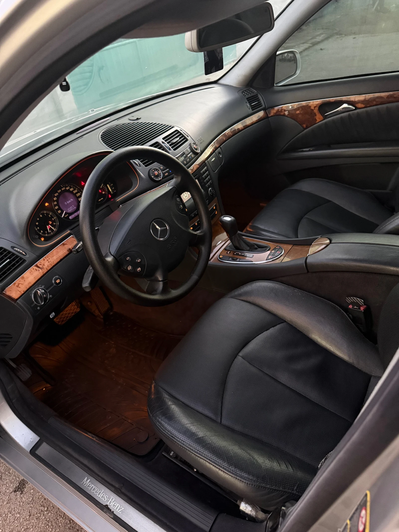 Mercedes-Benz E 270, снимка 2 - Автомобили и джипове - 55429515
