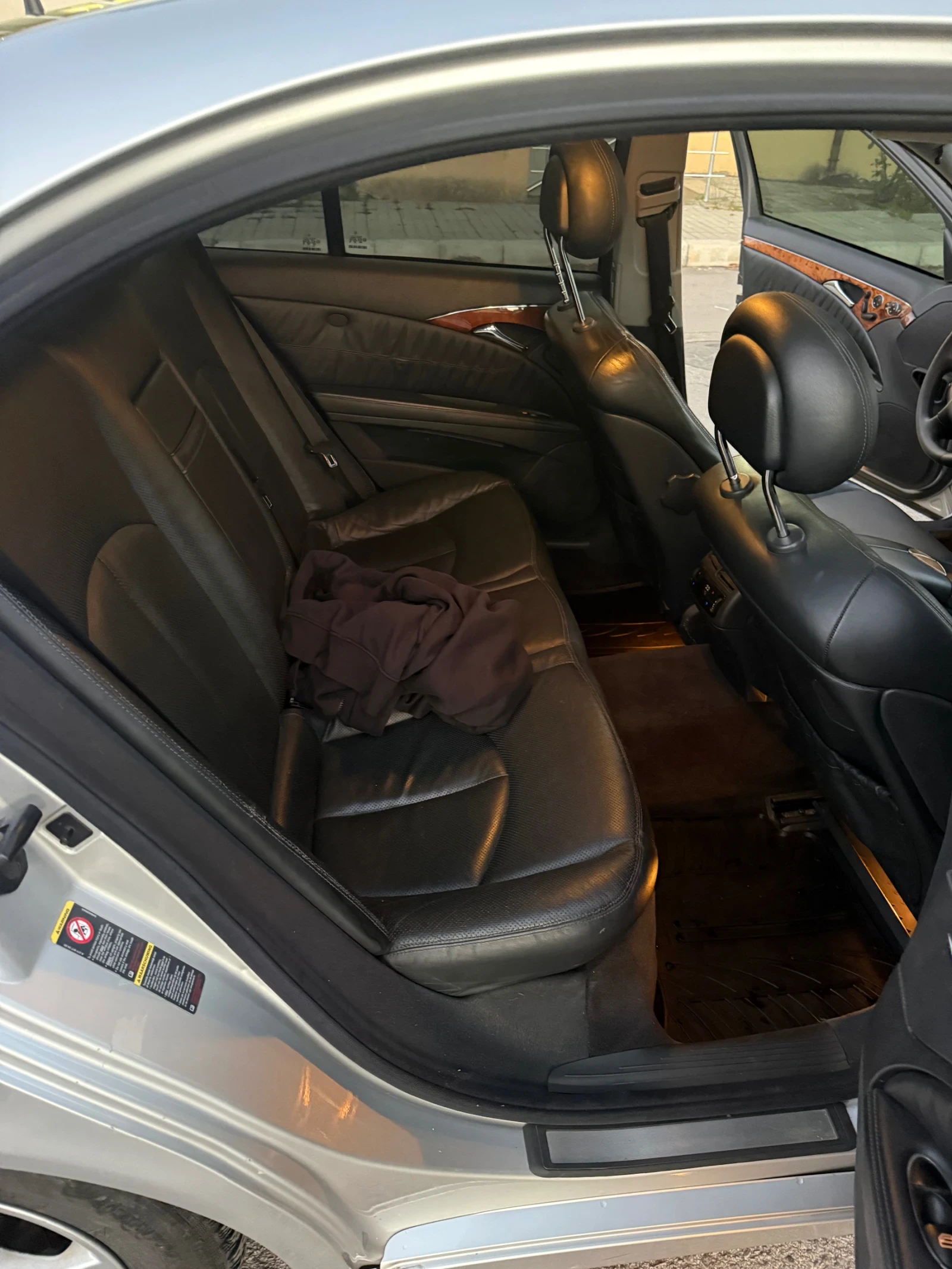 Mercedes-Benz E 270, снимка 4 - Автомобили и джипове - 55429515