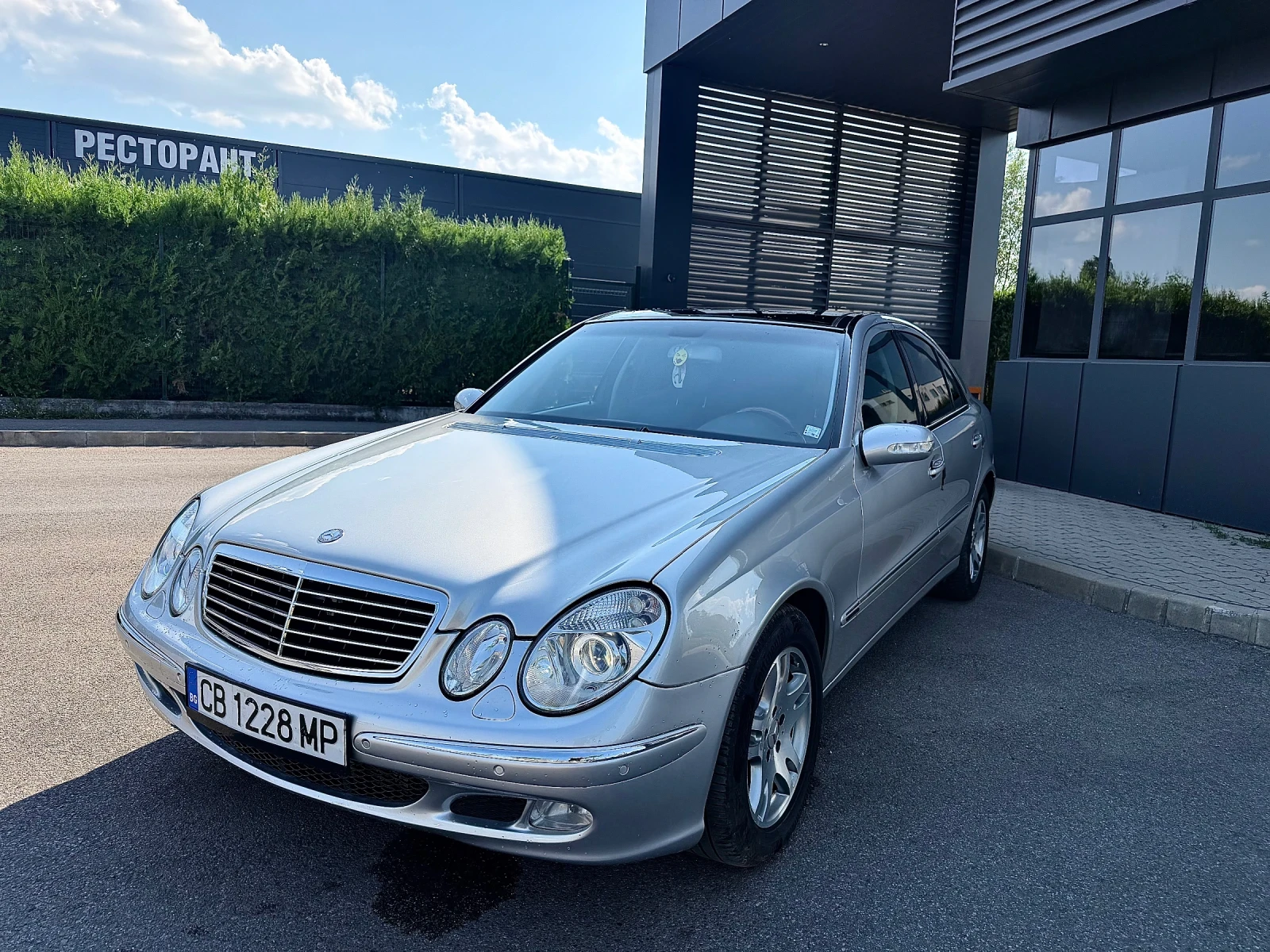 Mercedes-Benz E 320 Panorama/Подгрев/Обдухване, снимка 3 - Автомобили и джипове - 55940275