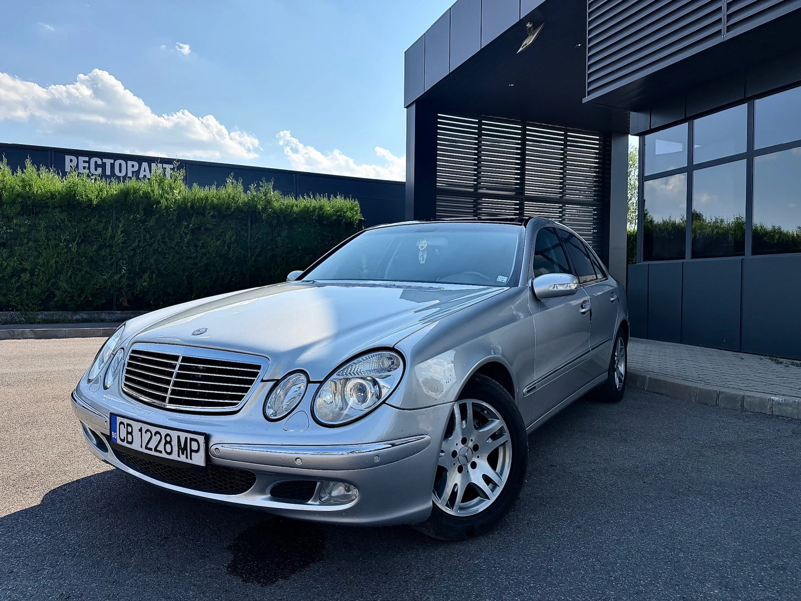 Mercedes-Benz E 320 Panorama/Подгрев/Обдухване, снимка 2 - Автомобили и джипове - 55940275