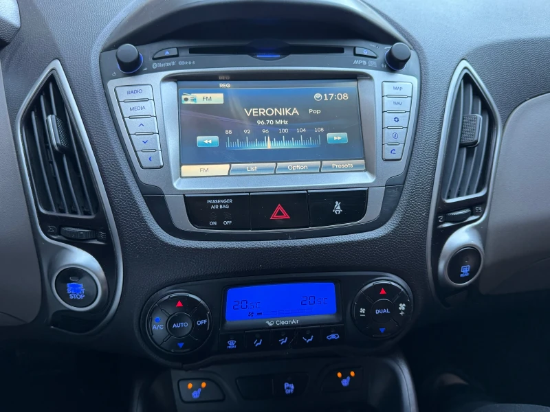 Hyundai IX35 2.0CRDI/4WD/AVTOMATIK/PANORAMA!, снимка 7 - Автомобили и джипове - 52739136