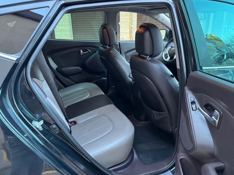 Hyundai IX35 2.0CRDI/4WD/AVTOMATIK/PANORAMA!, снимка 11 - Автомобили и джипове - 52739136
