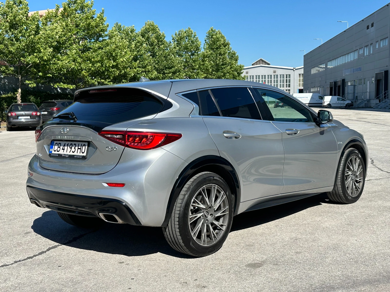 Infiniti Q30 2.1D 170кс Автомат - изображение 4