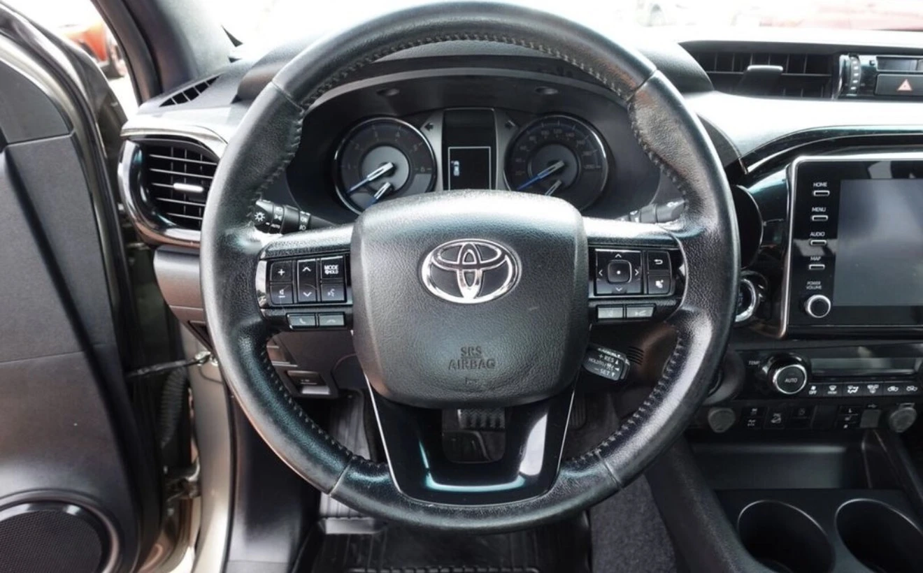 Toyota Hilux 2.8D4-D 6AT Invincible + Sport, снимка 15 - Автомобили и джипове - 55332709