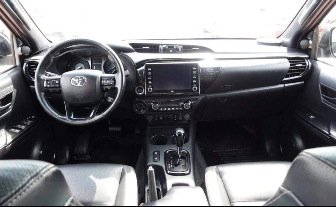 Toyota Hilux 2.8D4-D 6AT Invincible + Sport, снимка 14 - Автомобили и джипове - 55332709