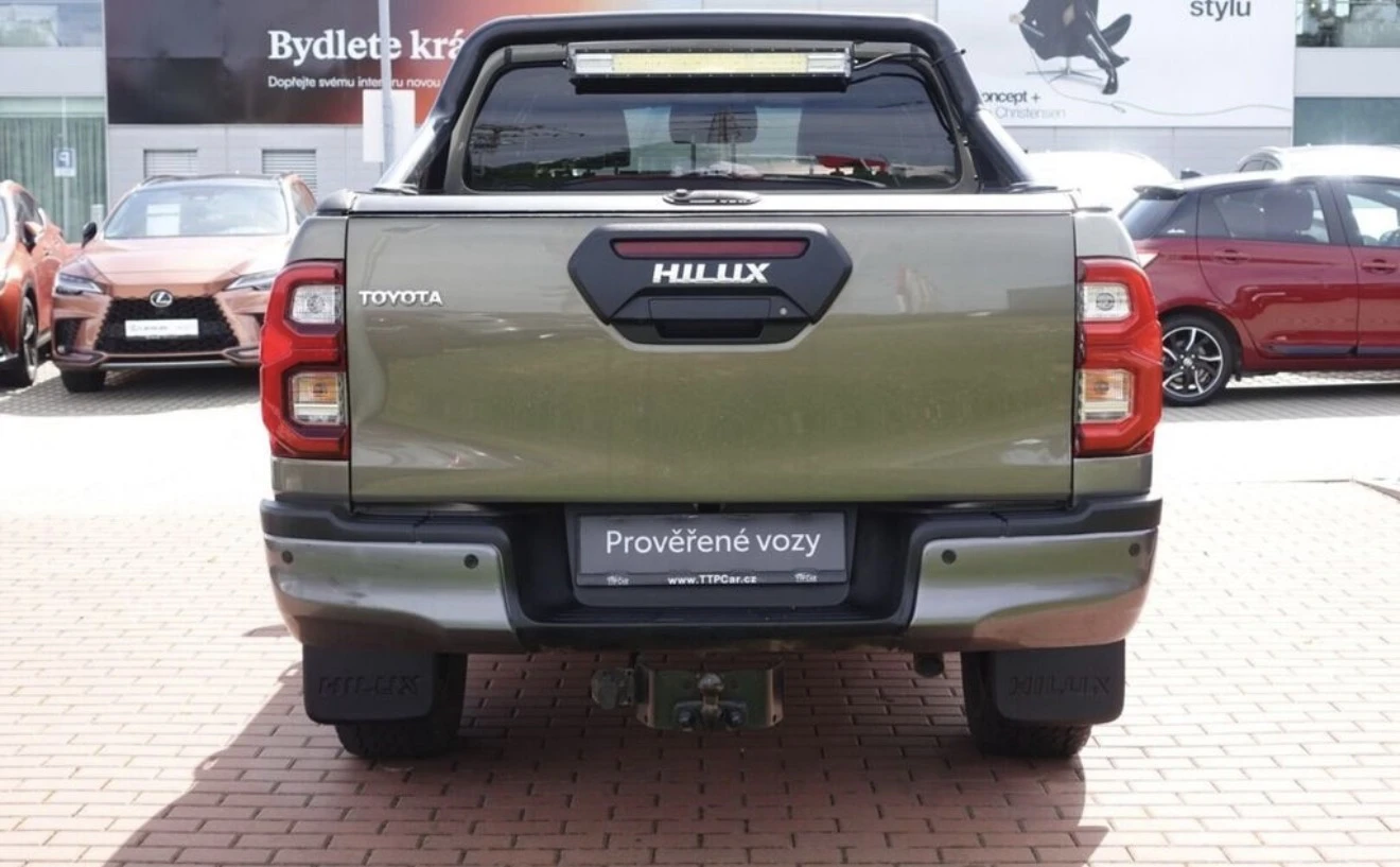 Toyota Hilux 2.8D4-D 6AT Invincible + Sport, снимка 5 - Автомобили и джипове - 55332709
