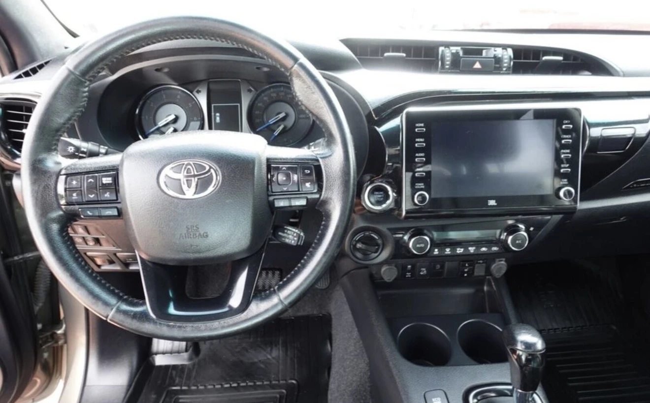 Toyota Hilux 2.8D4-D 6AT Invincible + Sport, снимка 13 - Автомобили и джипове - 55332709