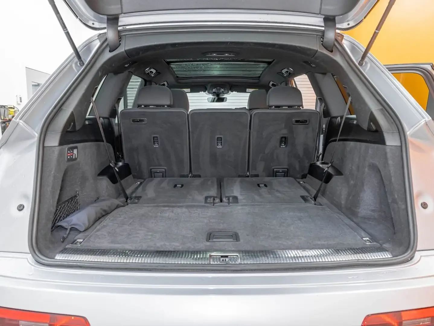 Audi Q7 55TFSI* MATRIX* S* LINE* 360КАМЕРА* ПАНОРАМА* LANE, снимка 17 - Автомобили и джипове - 55618980
