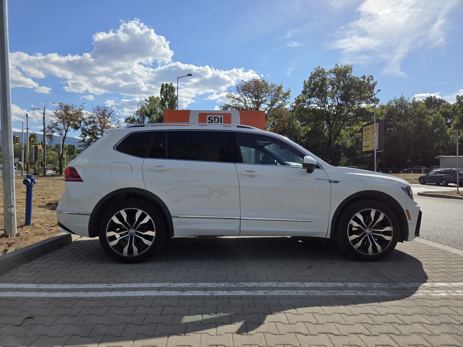 VW Tiguan AllSpace R-Line, снимка 6 - Автомобили и джипове - 55971209