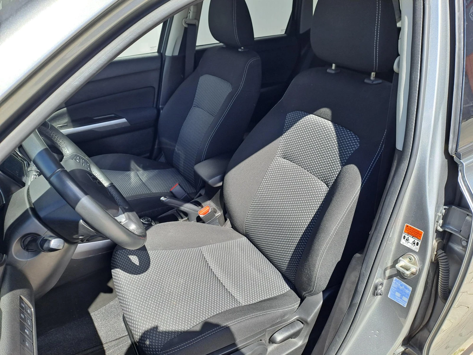 Suzuki Vitara 1.4 GL+ Booster jet Mild Hybrid 4X4, снимка 11 - Автомобили и джипове - 55985242