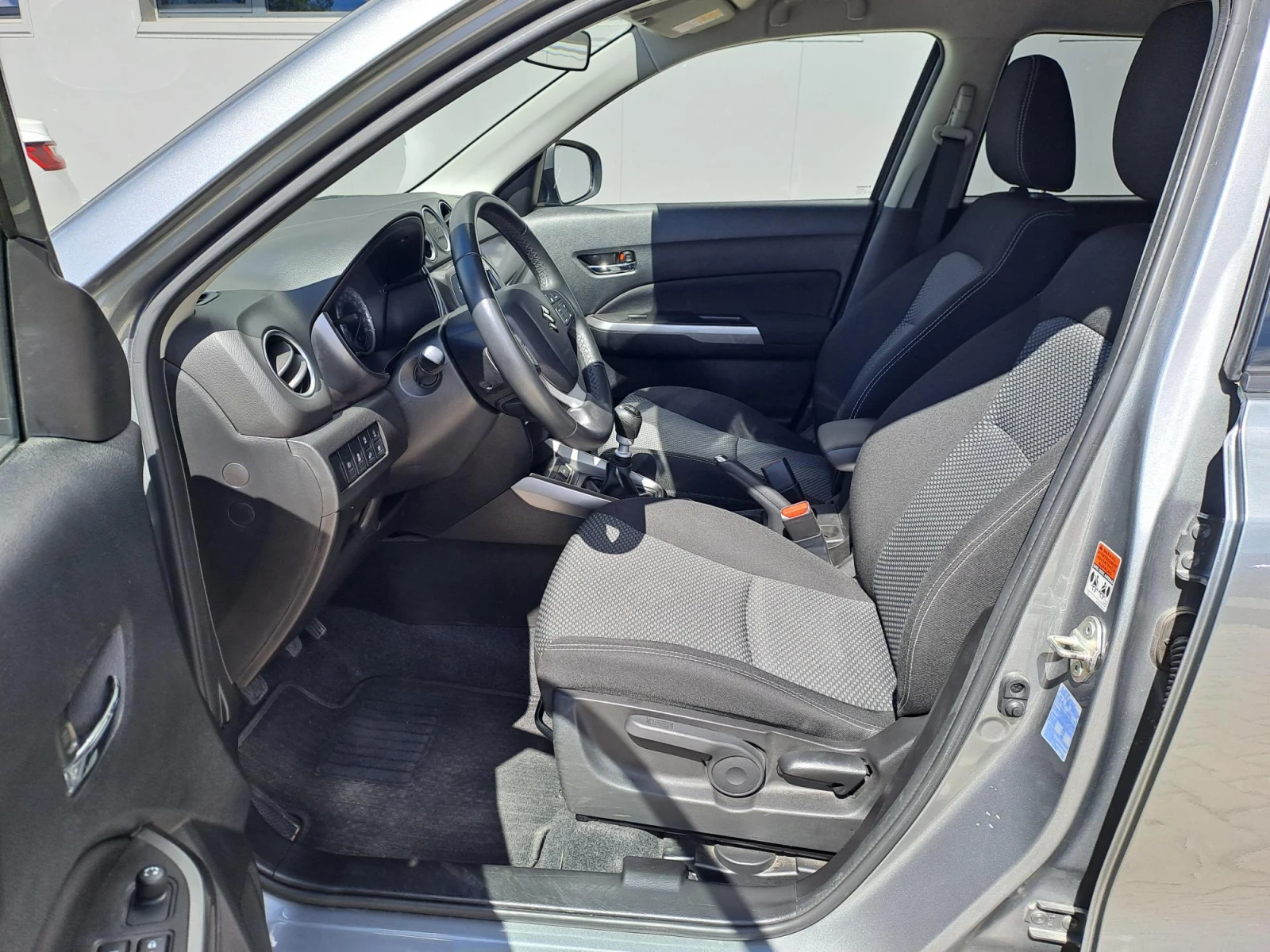 Suzuki Vitara 1.4 GL+ Booster jet Mild Hybrid 4X4, снимка 9 - Автомобили и джипове - 55985242
