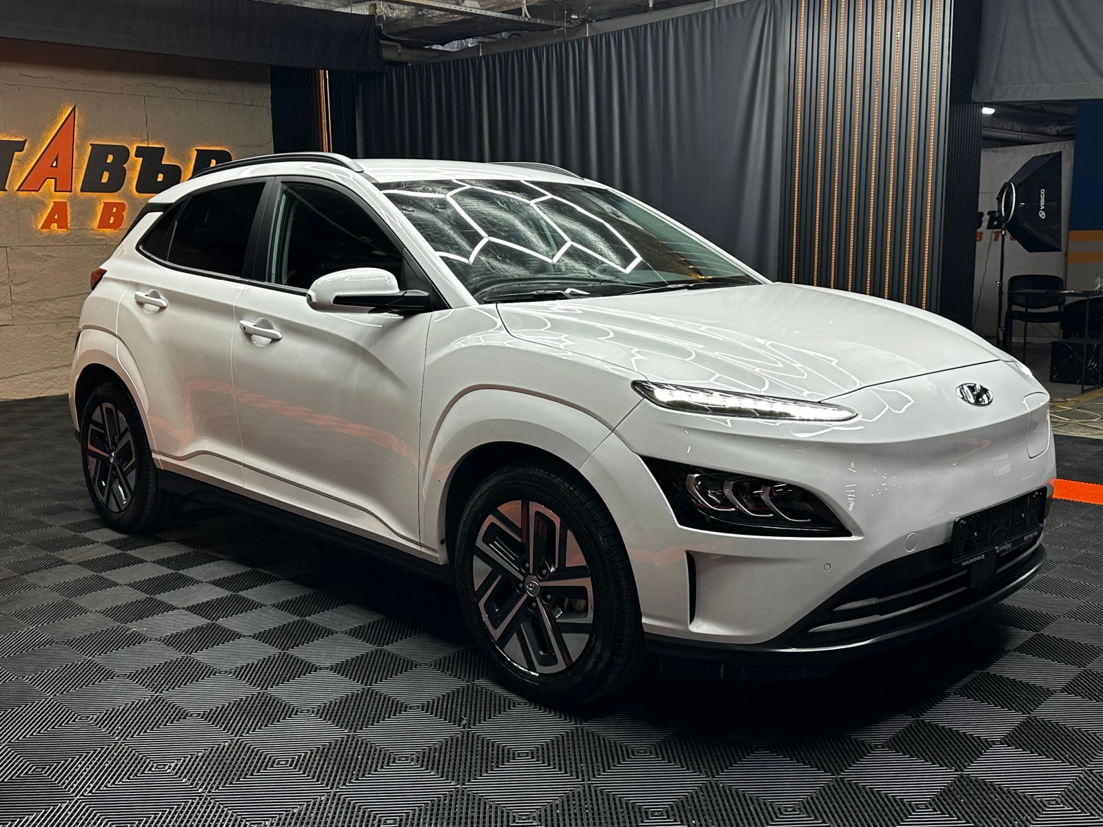 Hyundai Kona Facelift/64kw/48800km/Exclusive 2WD, снимка 3 - Автомобили и джипове - 56070281